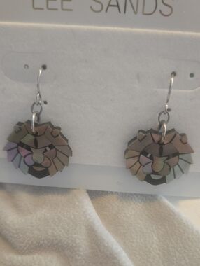 Vintage Lee Sands Lion Mother Of Peral Earings Pierced